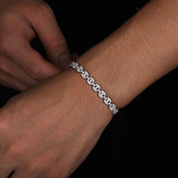 Model wearing 925 silver pig nose moissanite bracelet close-up